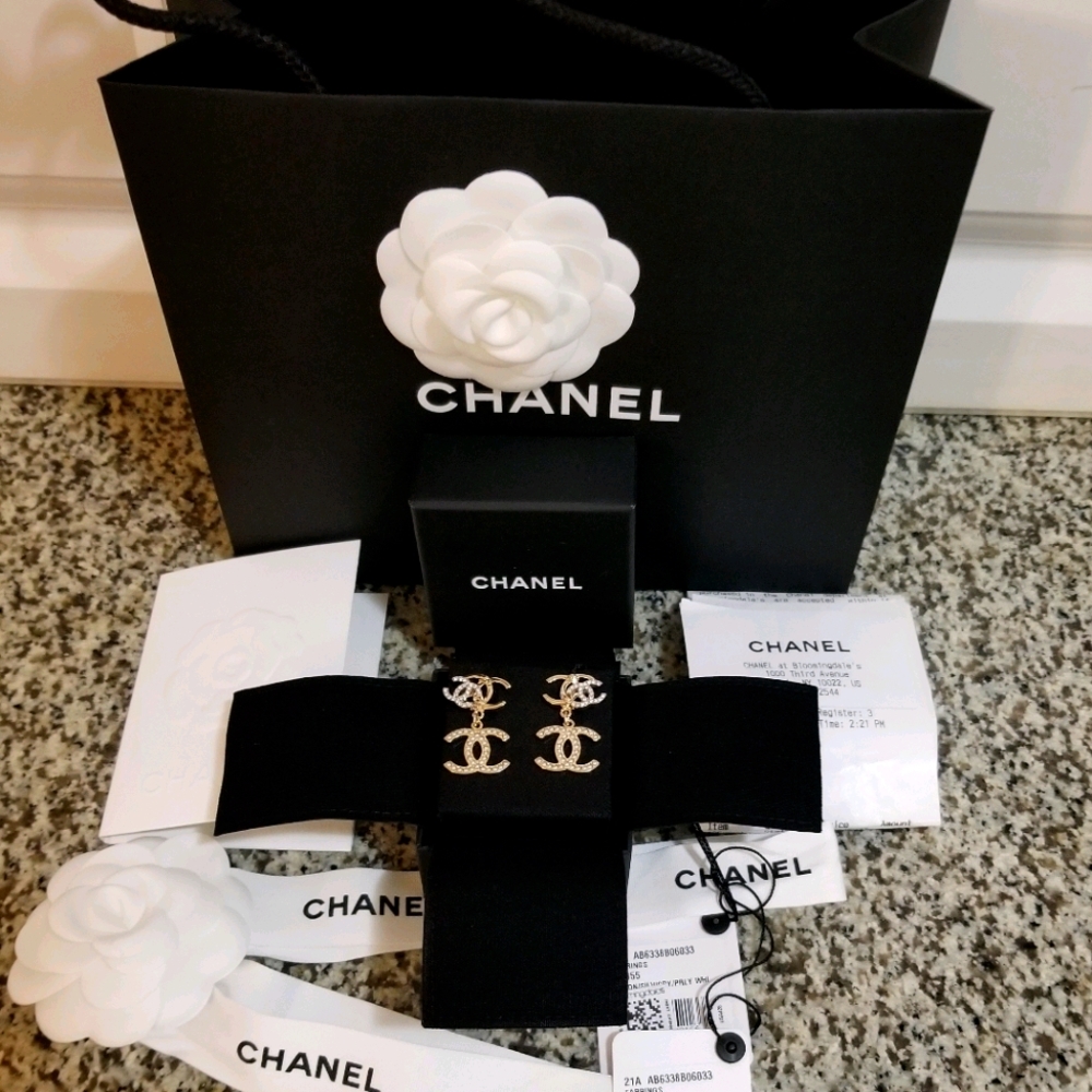 HOSTPICK!!!Chanel Metiers d’Art drop earrings - Picture 3 of 17